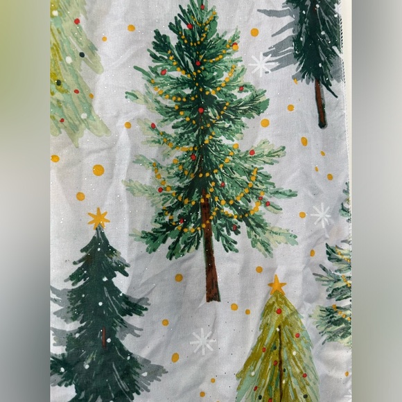 Adorable Christmas tree 🎄 scarf - Picture 2 of 11